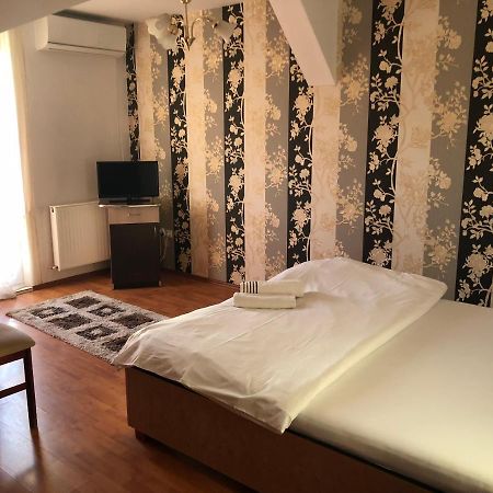 Pension Rozeclas Oradea Exterior photo