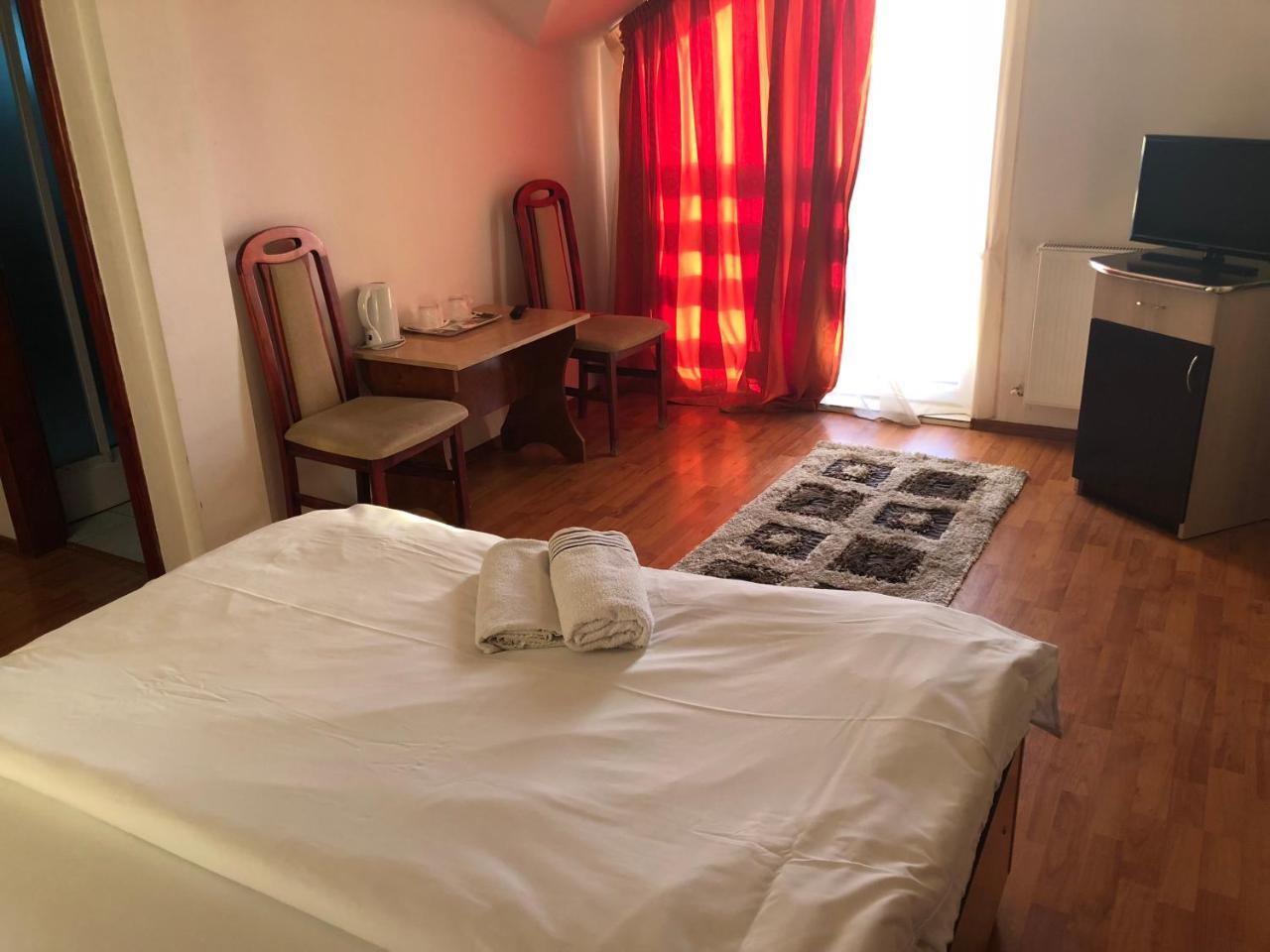 Pension Rozeclas Oradea Exterior photo